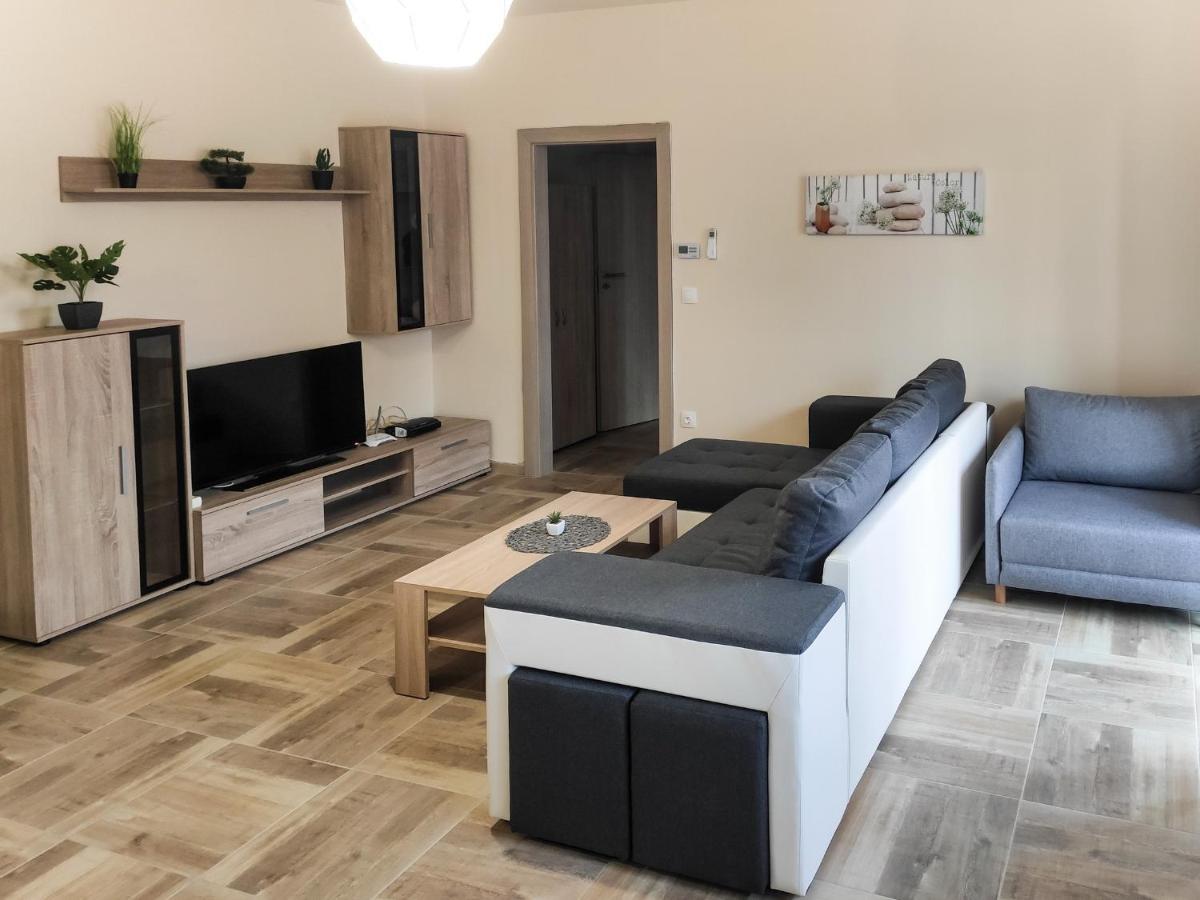 Trika Apartman Sárvár Eksteriør billede