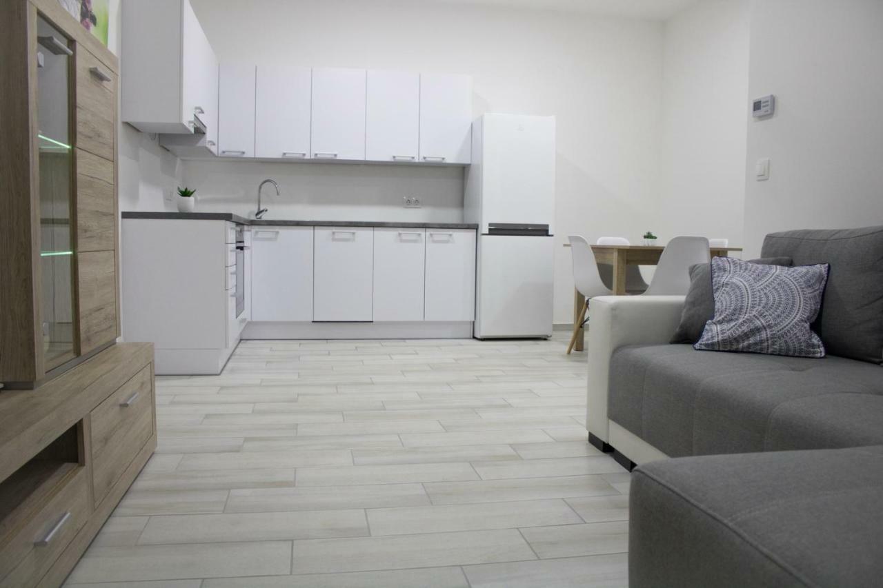Trika Apartman Sárvár Eksteriør billede